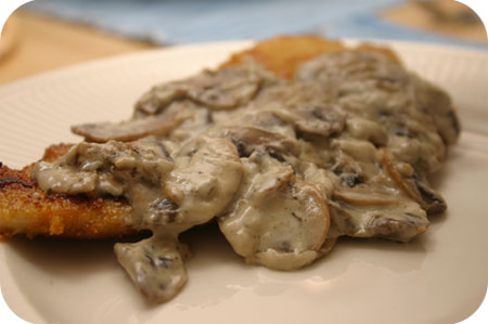 Schnitzel champignon-roomsaus