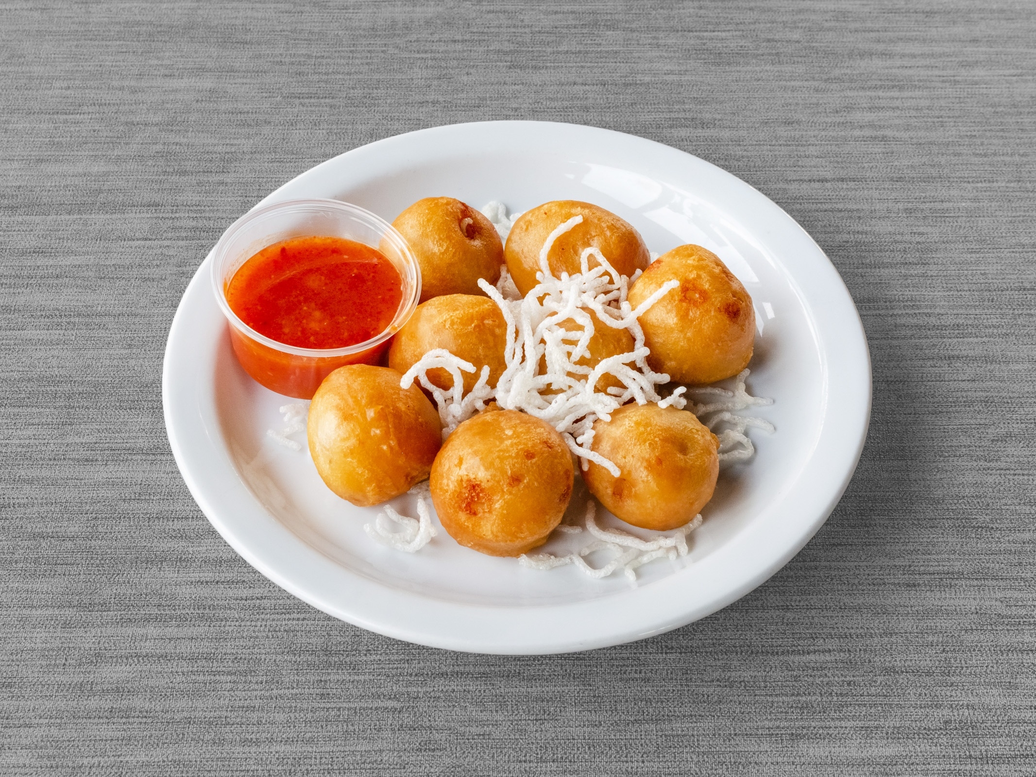 Koe Loe Kai met zoetzure saus